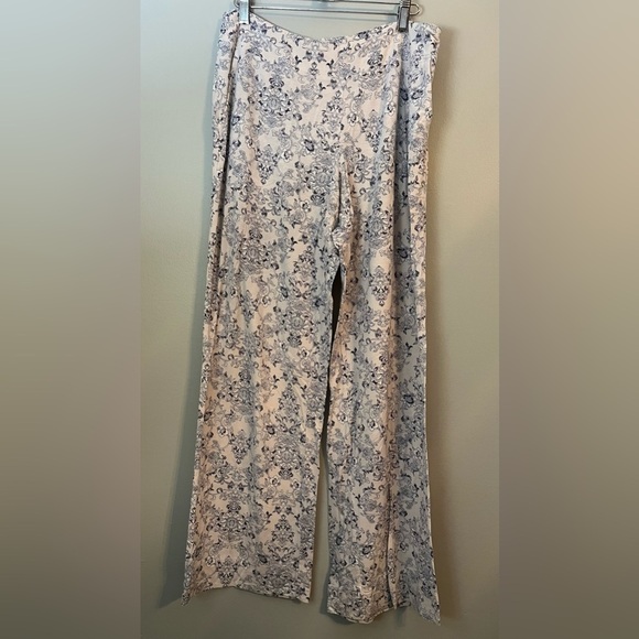 Cool Nights Springtime Scroll With Navy Pajama Pants Size M - Picture 3 of 10